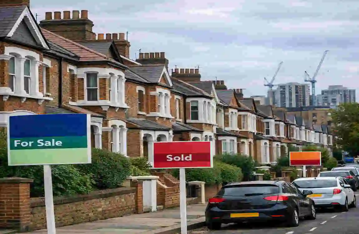 should i wait to buy a house uk